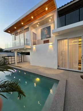 Luxury 3BR Pool Villa - Prymabianca